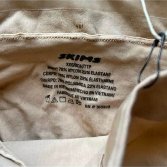 SKIMS Everyday Sculpt Mid Thigh Shorts in Clay Women’s XXS - Picture 3 of 4